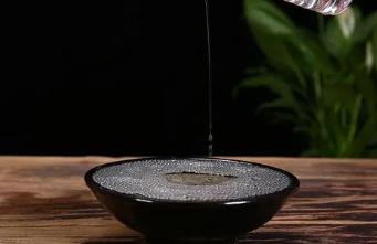 夏天，特别三伏天喝白酒，究竟好不好？