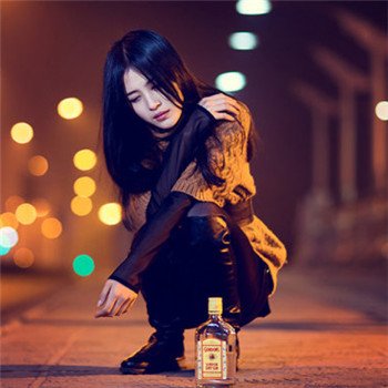 喝酒的句子经典句子，适合夜晚喝酒发的朋友圈